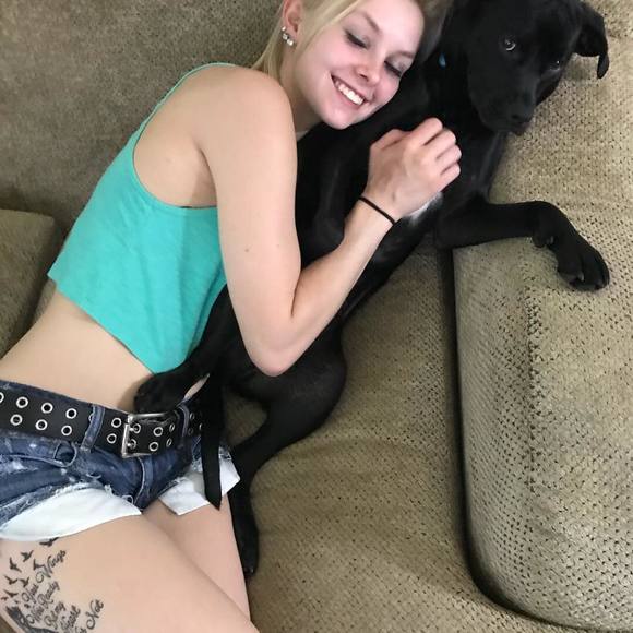 Meet your Posher, Britney - Picture 1 of 1